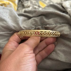 Women’s vintage Avon scroll filigree hinged gold tone bangle bracelet